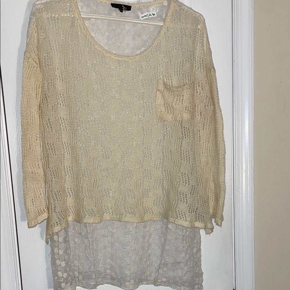 Lightweight Cream Crochet Pullover with hi low Lace Back & Hem L  24” X 21/32”